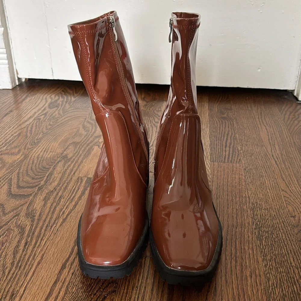 Journee Collection Brown Patent Vegan Leather Icelyn Calf Lug Boots 9.5 NWOB - Picture 5 of 15